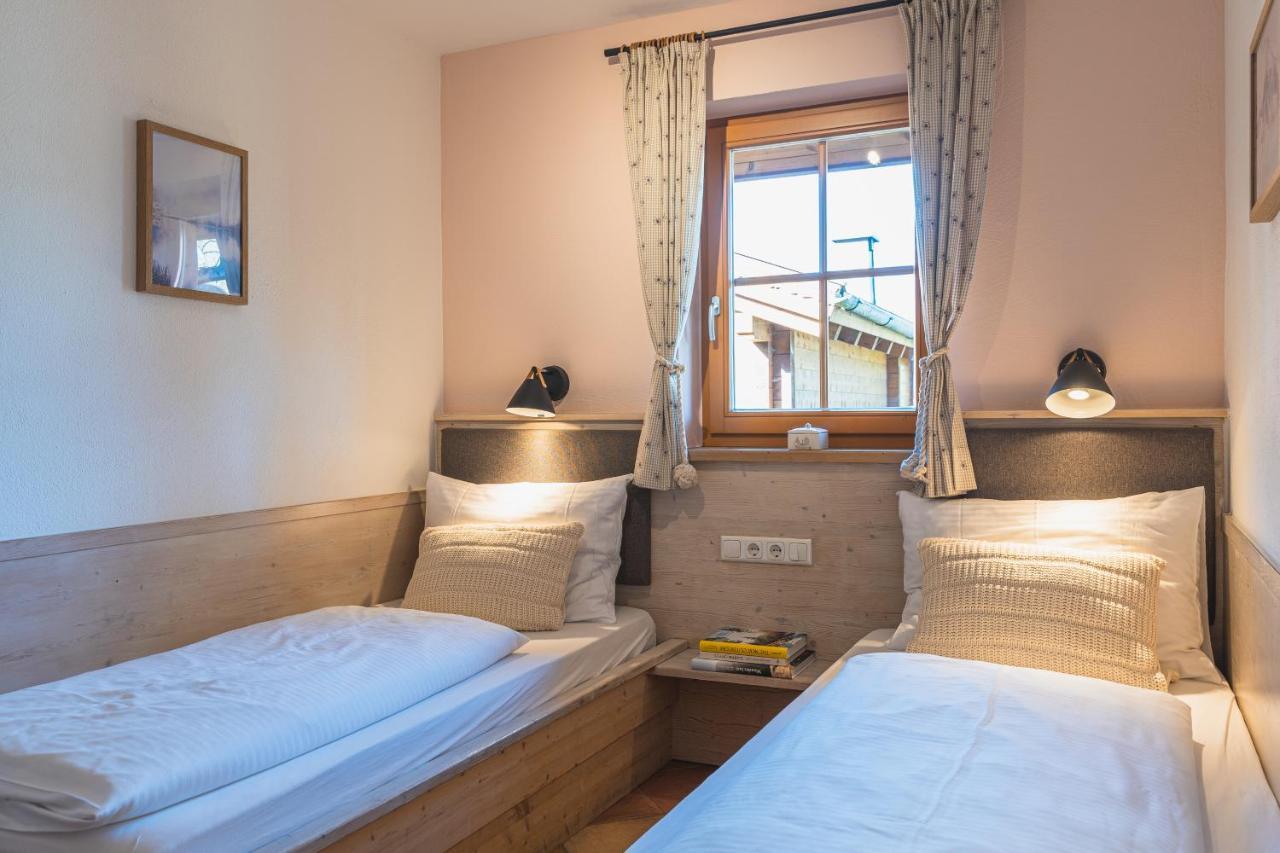 Dorfchalets & Apartments - Authentic Experience In Centre Of Kaprun Including Tauernspa And Summercard Luaran gambar