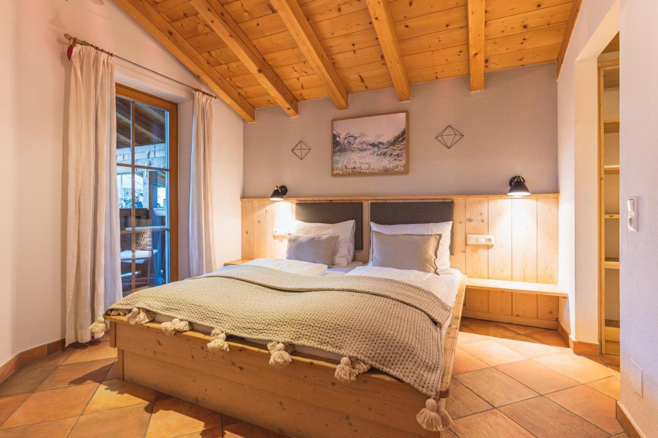 Dorfchalets & Apartments - Authentic Experience In Centre Of Kaprun Including Tauernspa And Summercard Luaran gambar