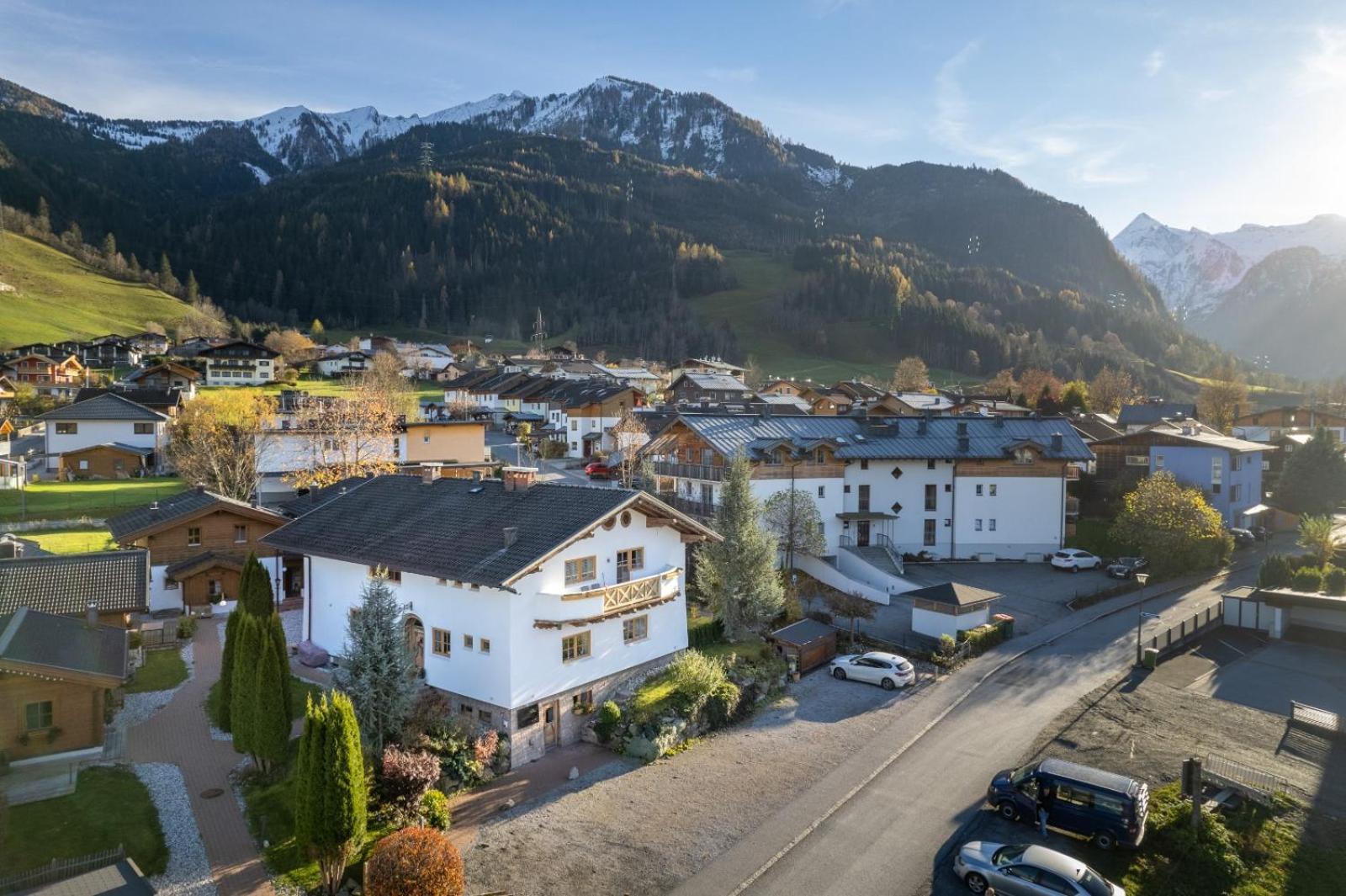 Dorfchalets & Apartments - Authentic Experience In Centre Of Kaprun Including Tauernspa And Summercard Luaran gambar