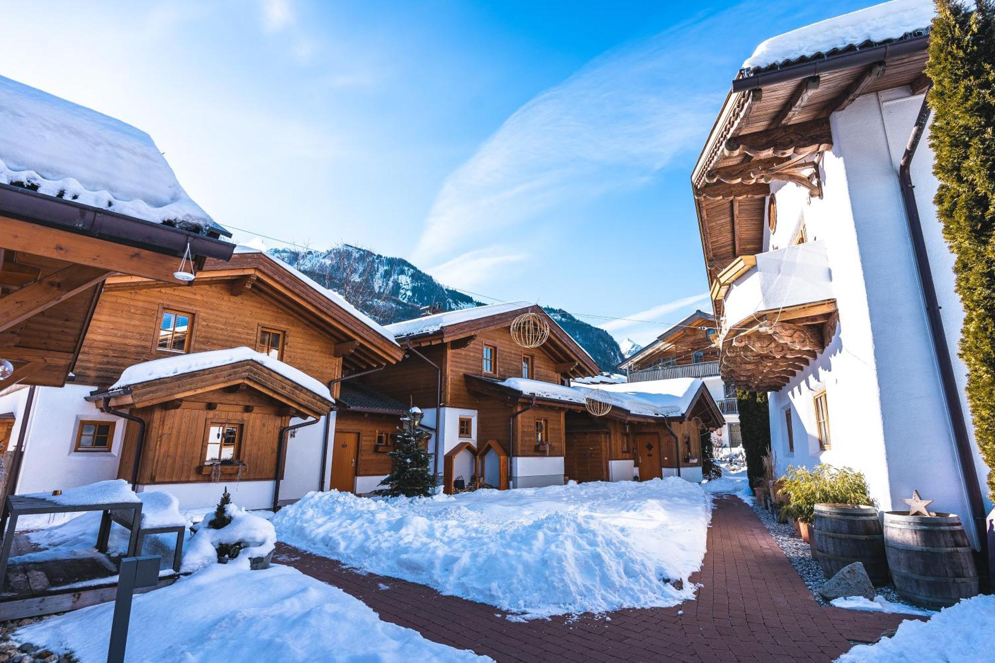 Dorfchalets & Apartments - Authentic Experience In Centre Of Kaprun Including Tauernspa And Summercard Luaran gambar