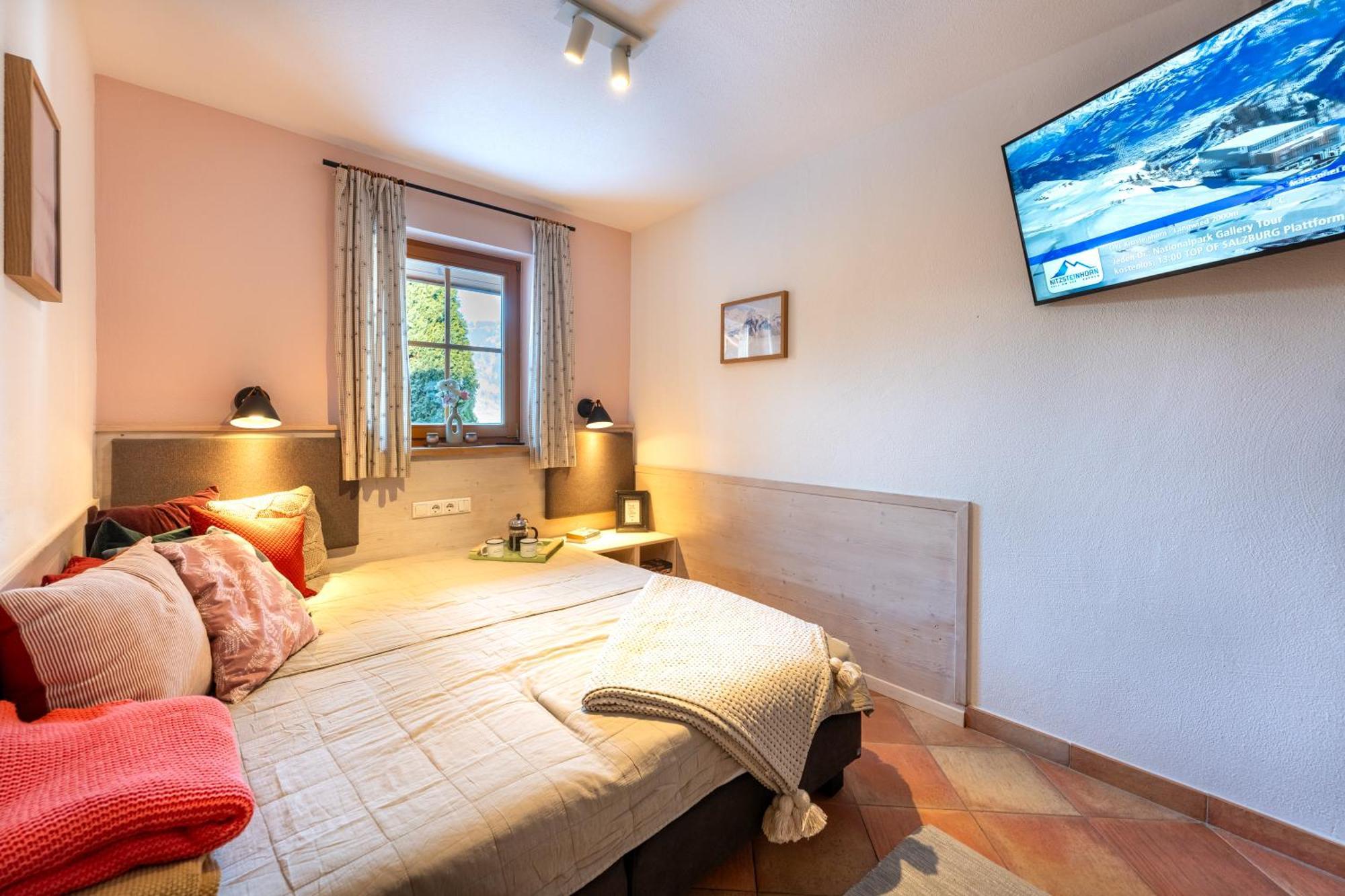 Dorfchalets & Apartments - Authentic Experience In Centre Of Kaprun Including Tauernspa And Summercard Luaran gambar