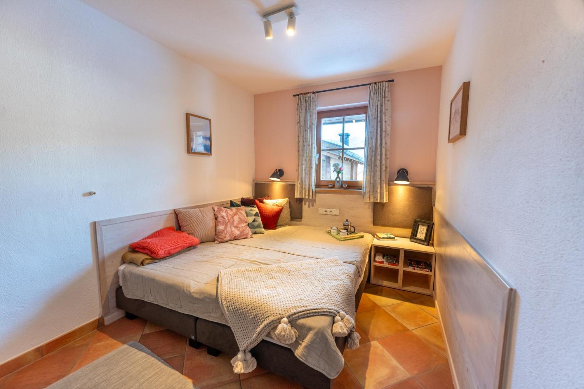 Dorfchalets & Apartments - Authentic Experience In Centre Of Kaprun Including Tauernspa And Summercard Luaran gambar